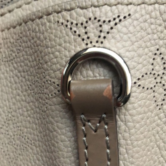 Louis Vuitton Mahina Hina MM Galet Tote - M53140 - Picture 15 of 16